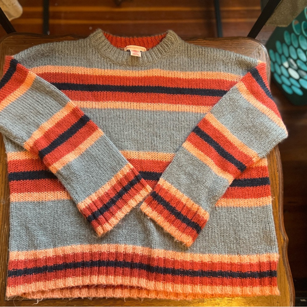 Urban Outfitters Womens Medium short sweater!